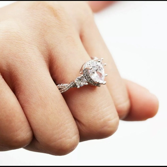 BRAND NEW .96CT PEAR SHAPE HALO .925 STERLING - Picture 3 of 7